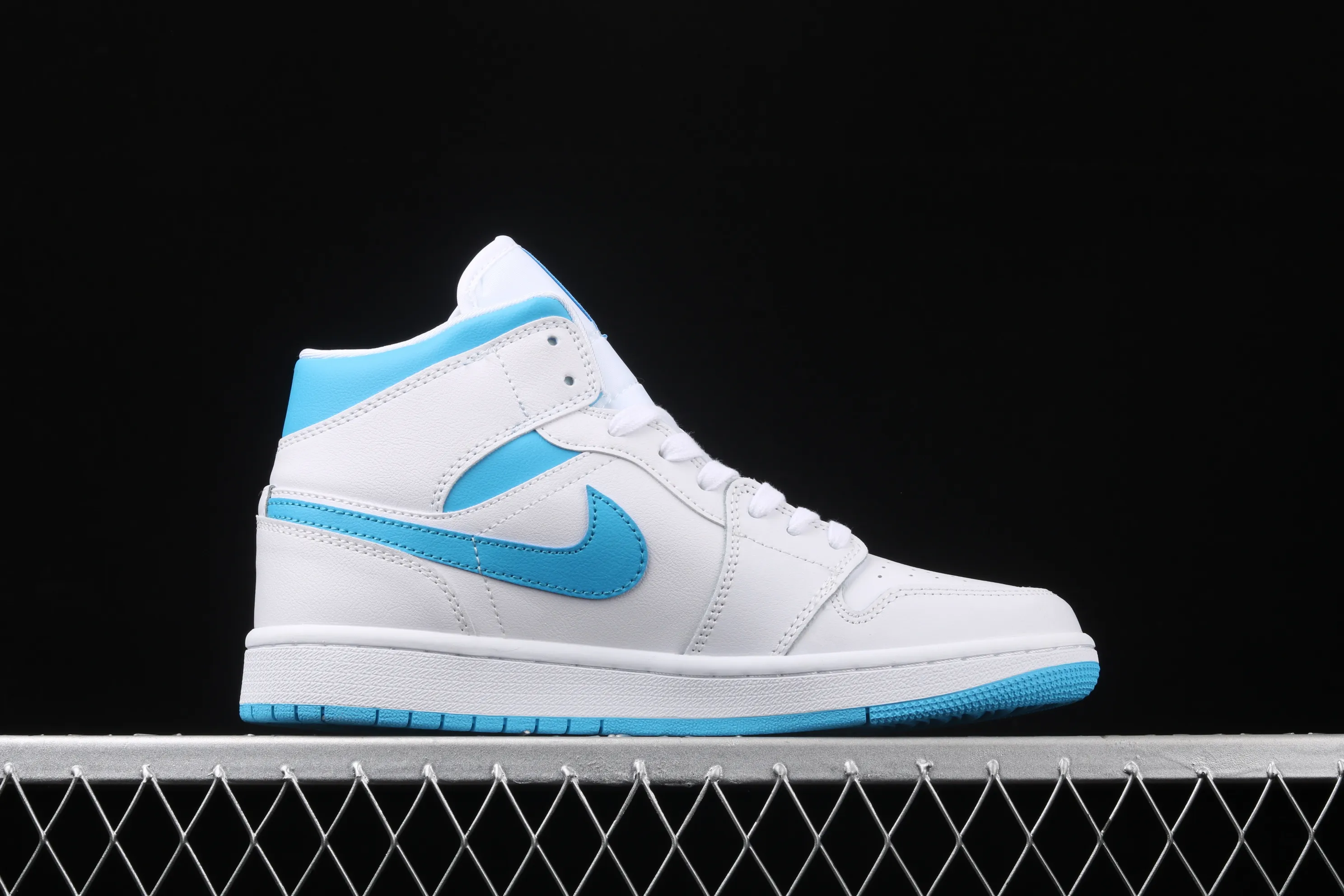 All Categories Air Jordan Jordan Series Basketball Shoes Air Jordan 1 Mid Air Jordan 1 Mid Carolina Blue AJ1 Joe 1 Lake Blue First Layer China Basketball Shoes BQ6472-114